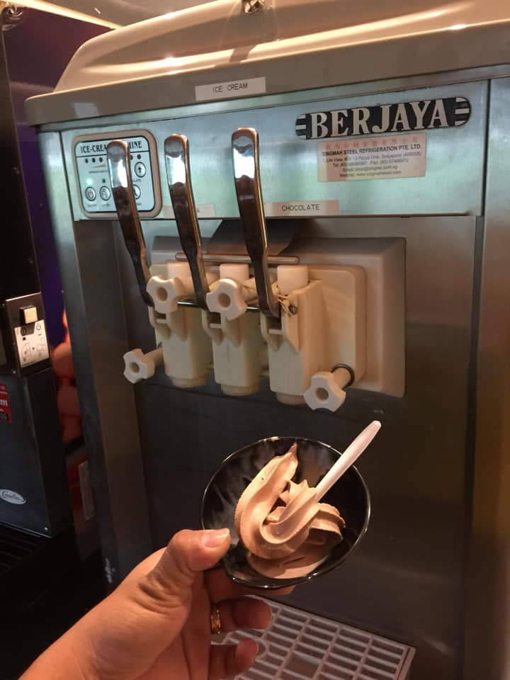 Máy làm kem Berjaya Bjy-icm18b-fs hình thực tế