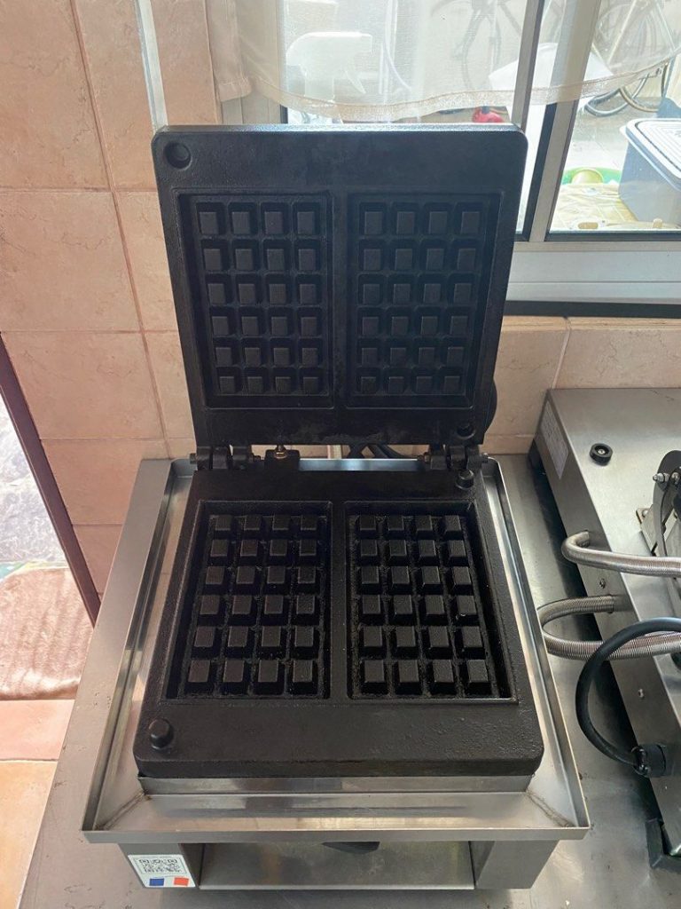 Máy làm bánh waffle Ges 20 Roller grill chất lượng