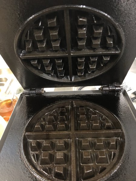 Máy làm bánh waffle tròn Ges 75 Roller grill khuông bánh