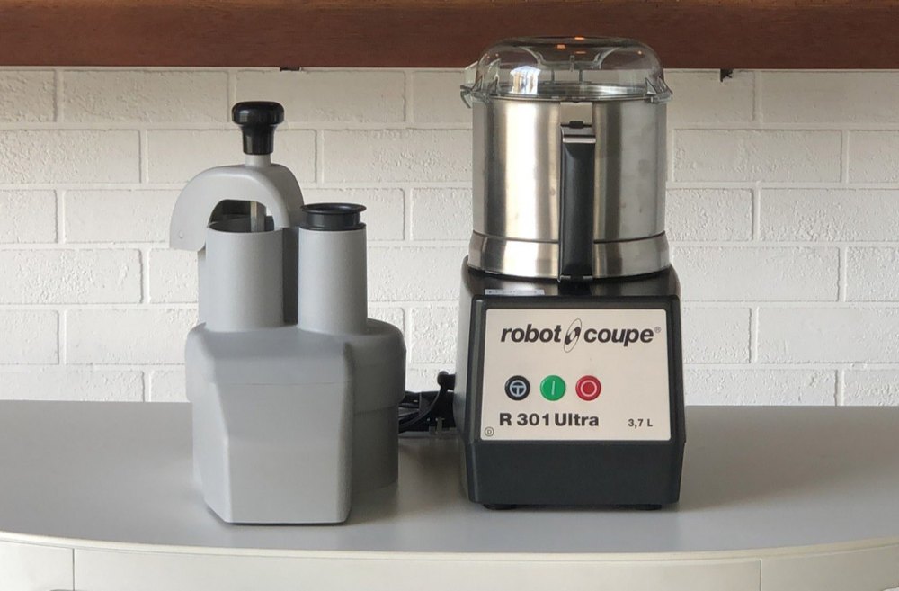 Máy cắt rau củ quả Robot coupe R301 ultra hình thực tế