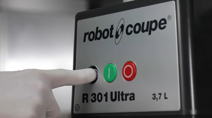 Máy cắt rau củ quả Robot coupe R301 ultra nút điều khiển